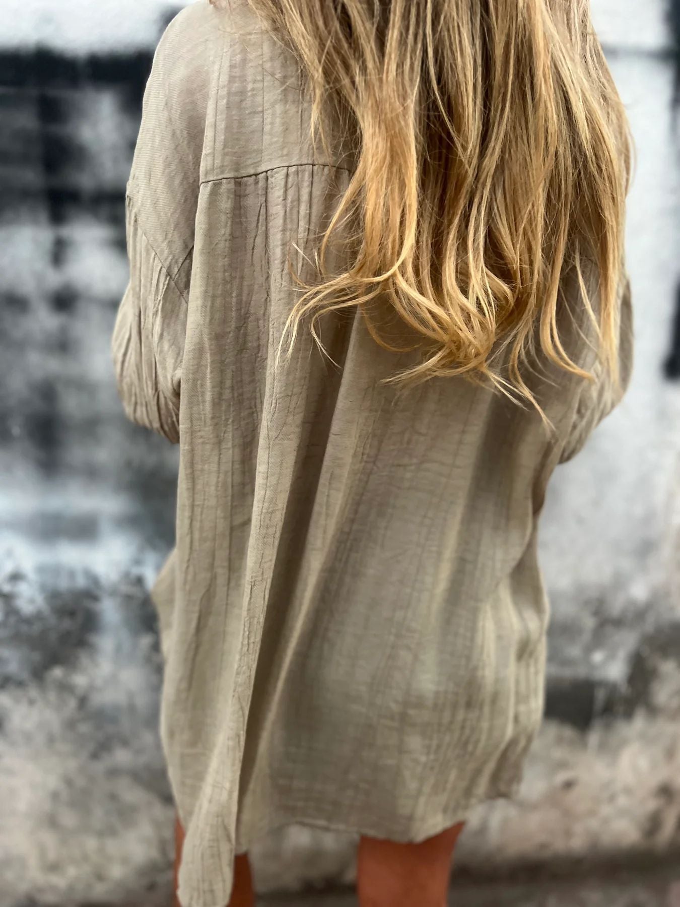 Solid Color Single-Row Multi-Button Shirt