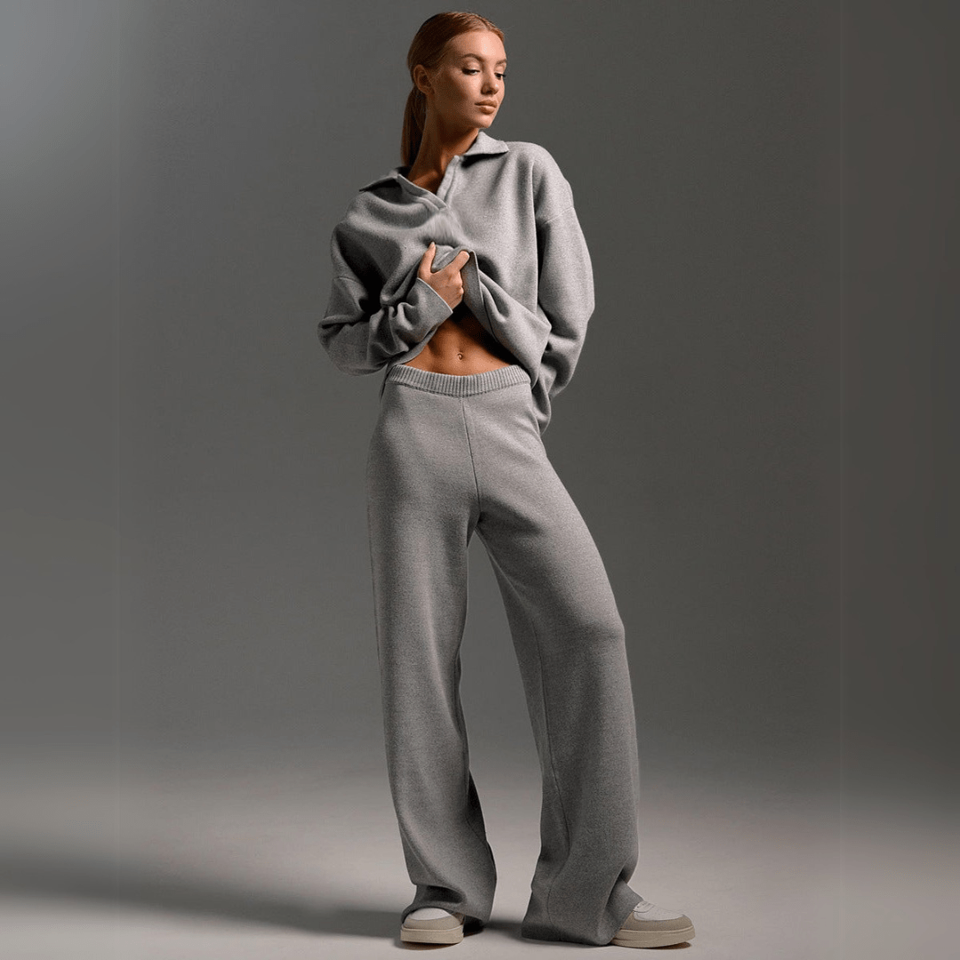 Faye™-tracksuit-for-all-day-comfort