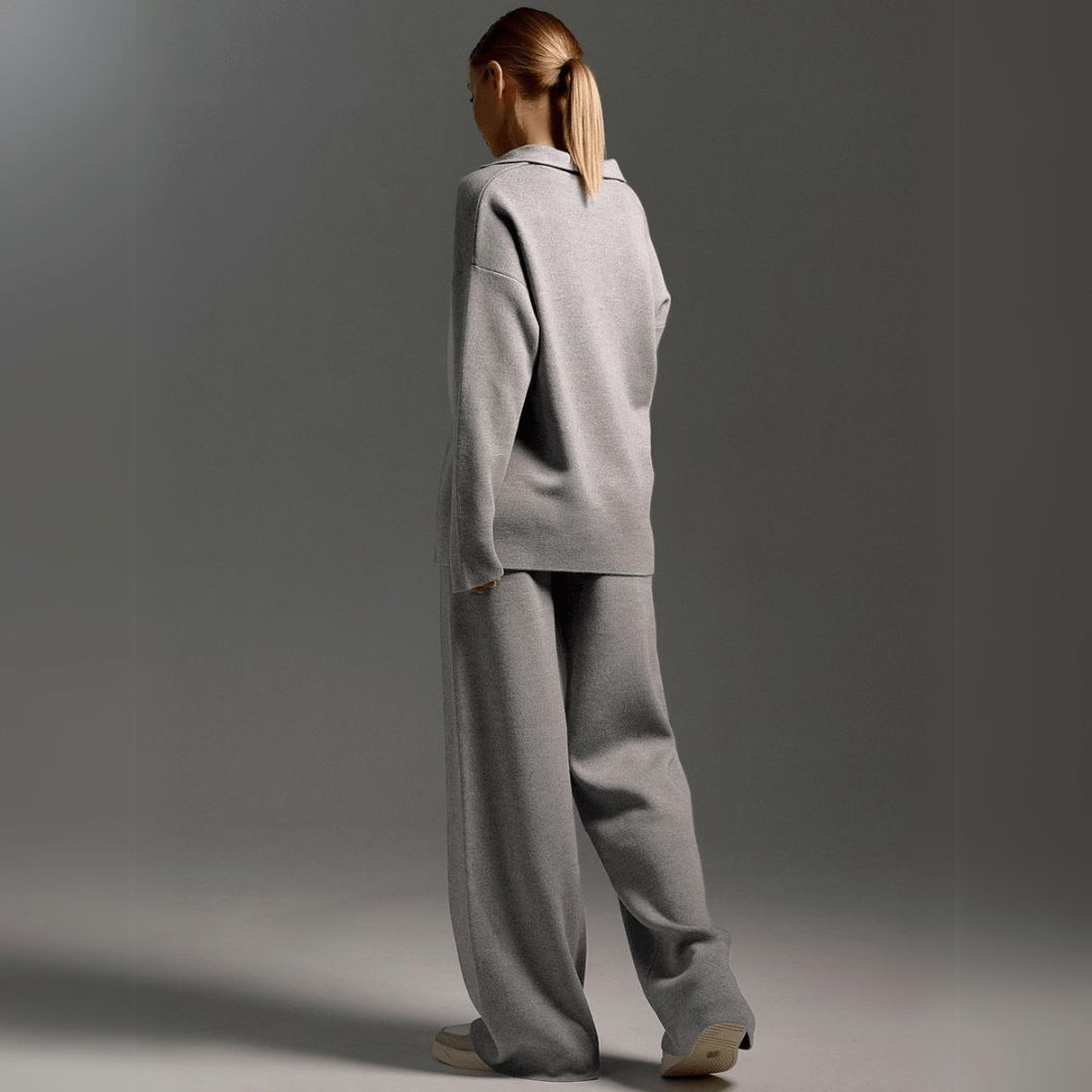 Faye™-tracksuit-for-all-day-comfort