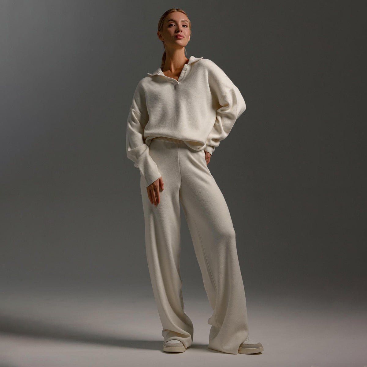 Faye™-tracksuit-for-all-day-comfort